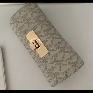 Michael Khors Wallet